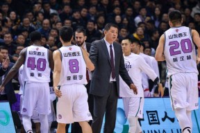 南宫电竞玩家-今晨突围战来临；克里夫兰骑士围绕CBA季后赛更衣室发声；气氛紧张；轮换策略成焦点